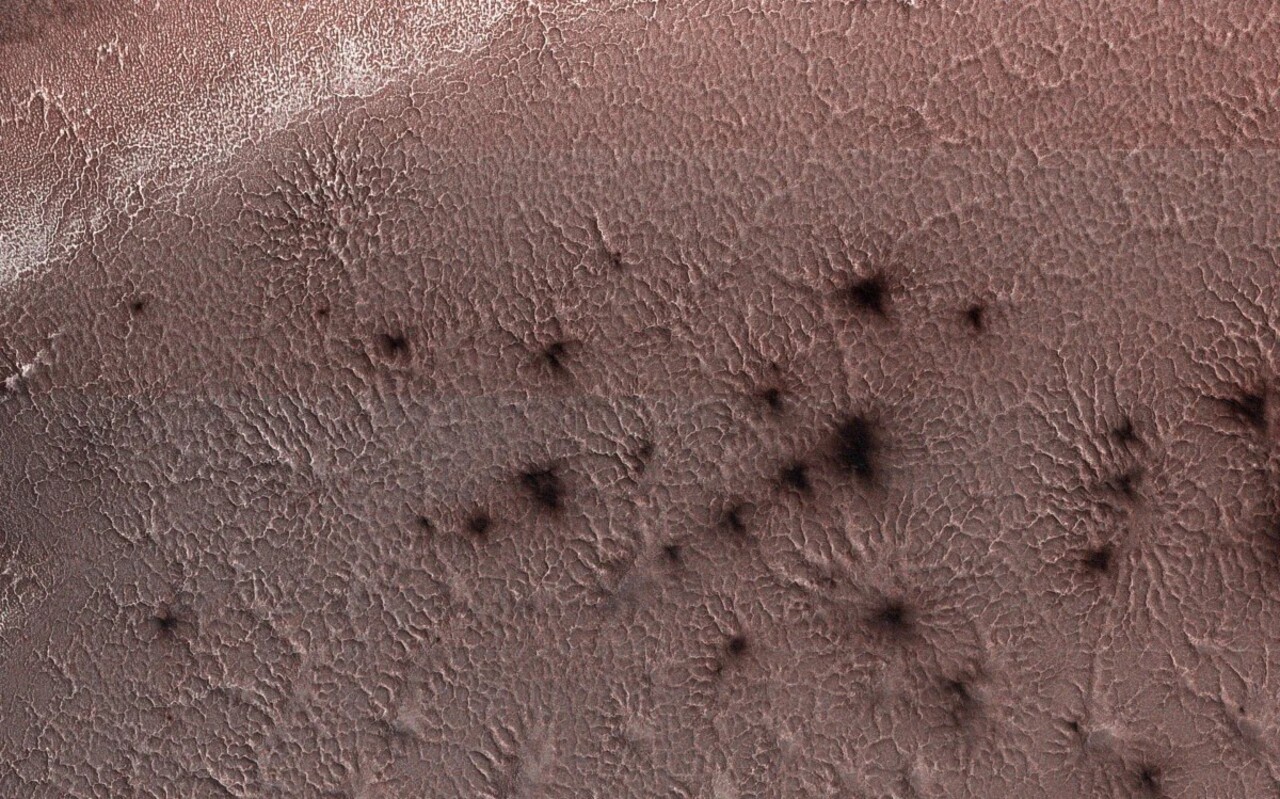 NASA'nın keşfettiği Mars'taki gizemli şekiller şaşkınlık yarattı!