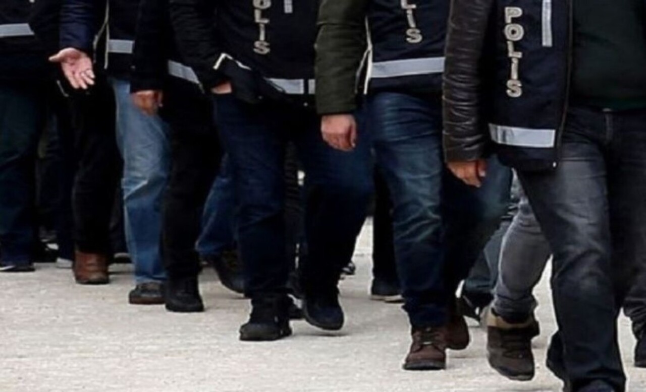 54 ilde düzenlenen 'Hücre-15 operasyonunda yüzlerce şüpheli kıskıvrak yakalandı