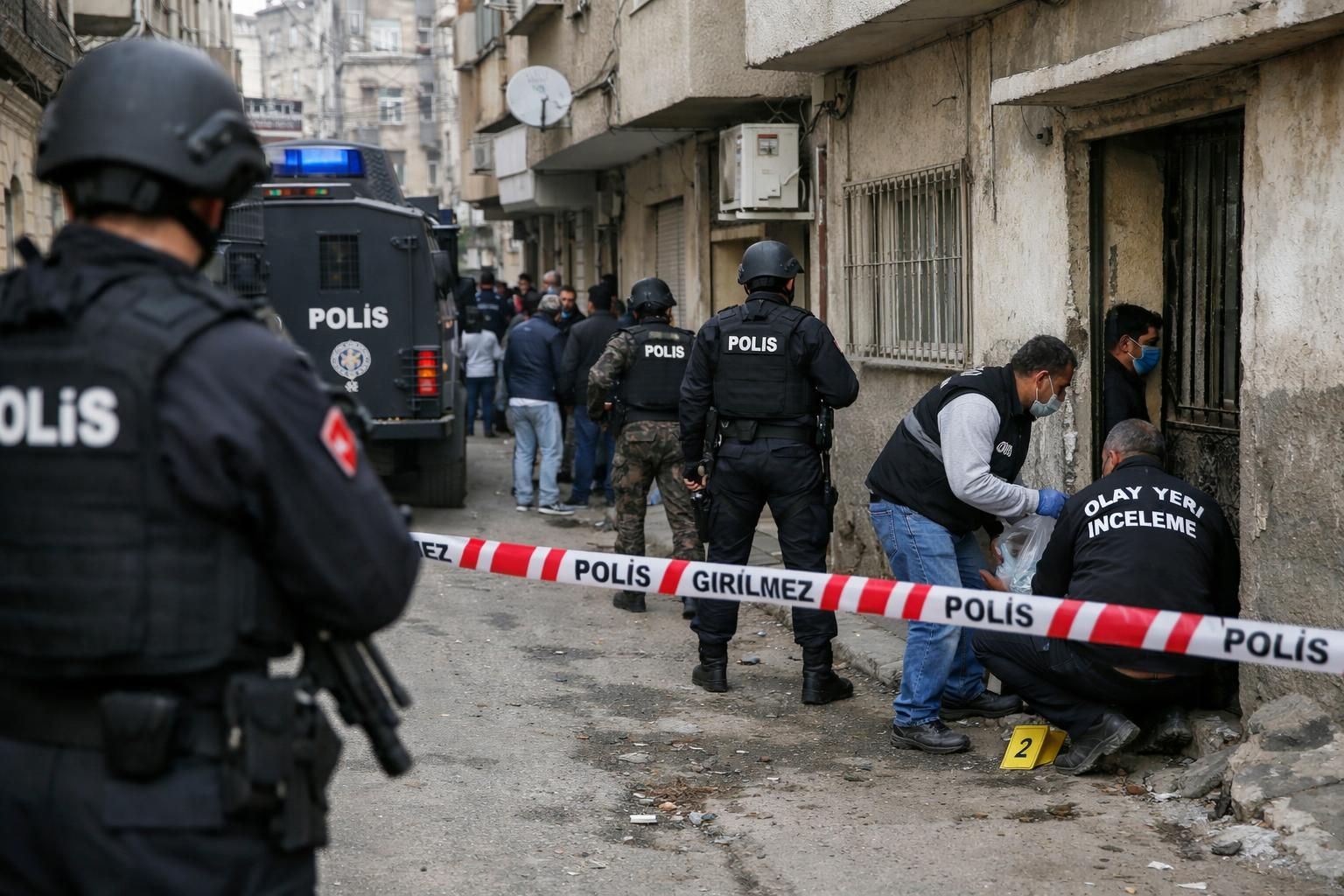 malatya ve şanlıurfa'da düzenlenen deaş operasyonunda 9 kişi gözaltına alındı. güvenlik güçlerinin terörle mücadele çalışmaları devam ediyor.